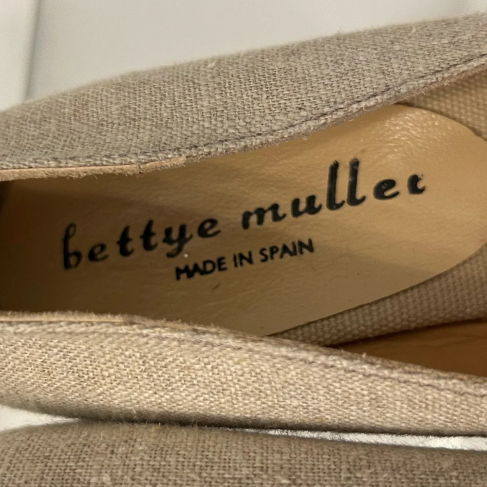 Bettye Muller Canvas Wedge Espadrille Size 37